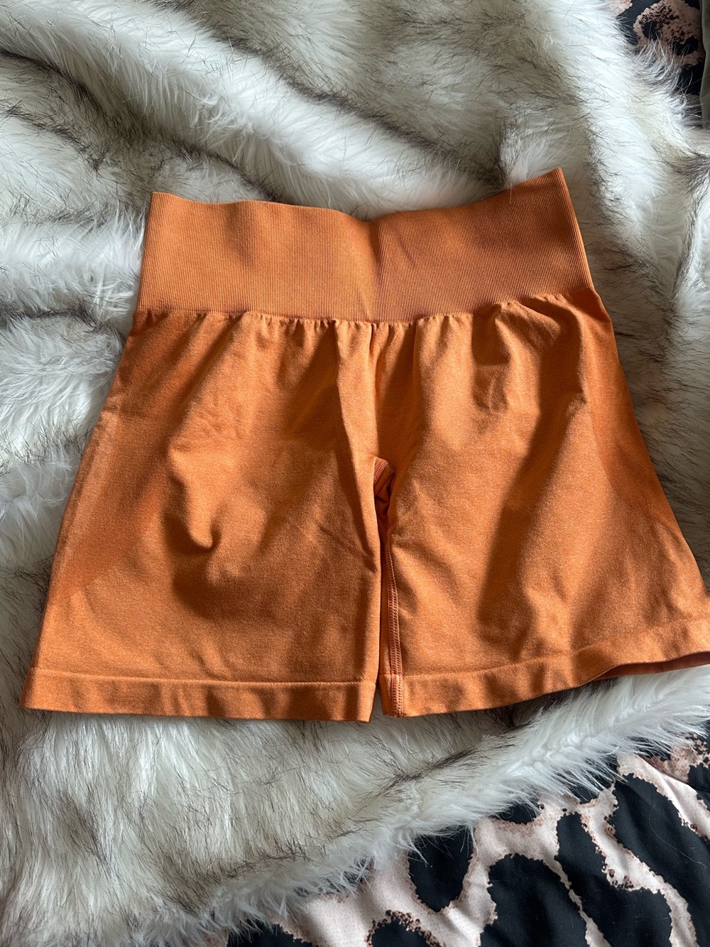 NVGTN Mid Rise Contour Seamless Shorts